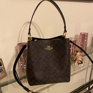 COACH TOWN BUCKET BAG
